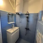 Bright & Cozy- 2br With Private Parking 公寓