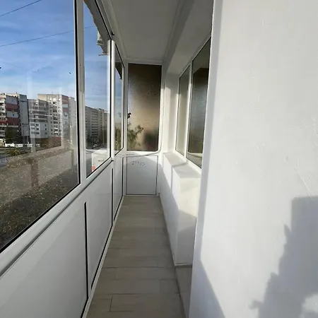 Bright & Cozy- 2br With Private Parking 바르나