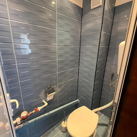 Bright & Cozy- 2br With Private Parking 아파트