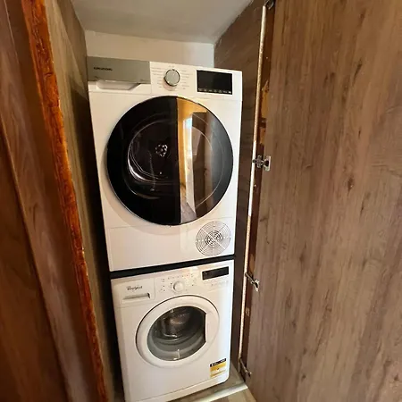 Bright & Cozy- 2br With Private Parking