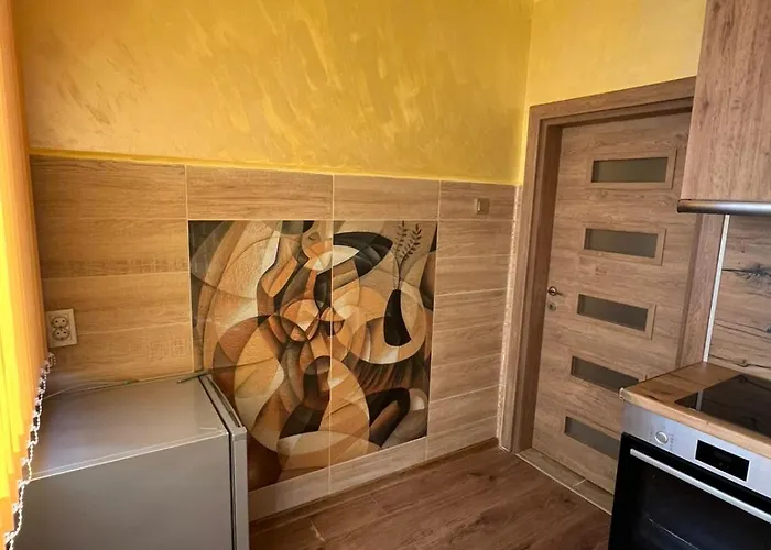 아파트 Bright & Cozy- 2br With Private Parking