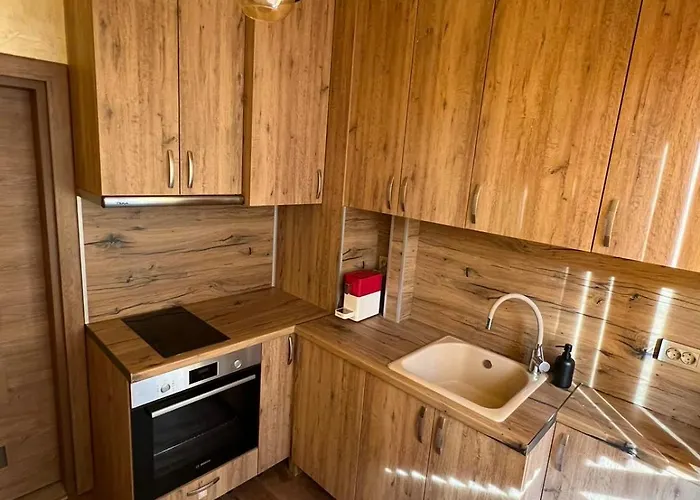 Bright & Cozy- 2br With Private Parking 아파트 *