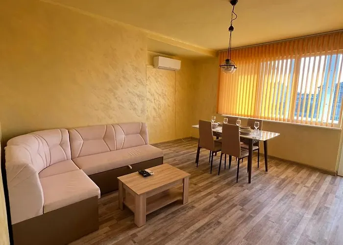 Bright & Cozy- 2br With Private Parking 아파트 바르나