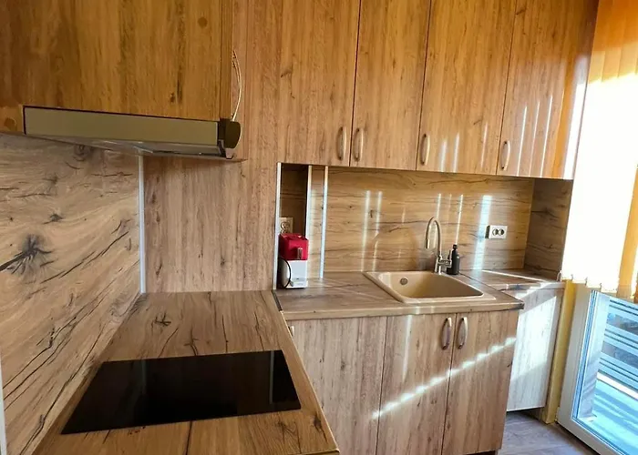 Bright & Cozy- 2br With Private Parking * 바르나