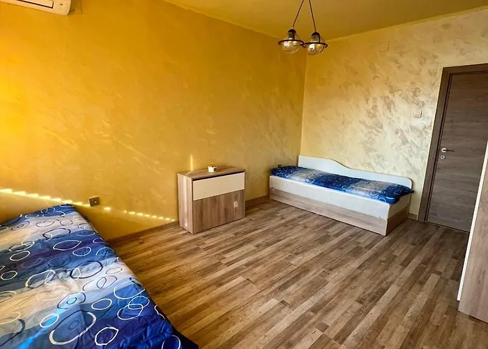 Bright & Cozy- 2br With Private Parking Apartment Varna